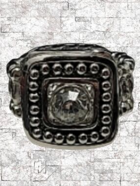 SILVER TONE METAL WITH A LARGE CLEAR RHINESTONE STRETCH RING (COSTUME JEWELRY)